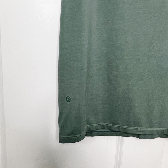 Lululemon Green Short Sleeve Tee shirt Size Medium smoked spruce t-shirt - Picture 4 of 4
